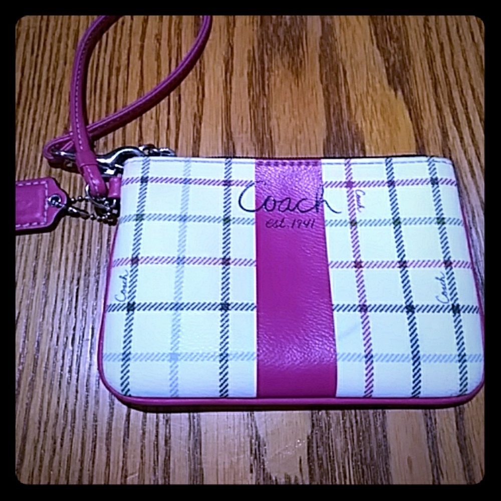 🔥COACH Wristlet🔥